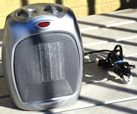 Amazonbasics B07v6m4msn Amazon Basics Ceramic Space Heater Portable 1500w Overheat And Tip-over Prot
