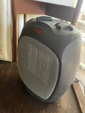 Dq1722d Amazonbasics Amazon Basics 500-watt Ceramic Small Space Personal Mini Heater - Black
