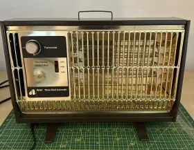 30h33-1 Arvin Vintage Three Heat Automatic Fan Forced Needs Repair