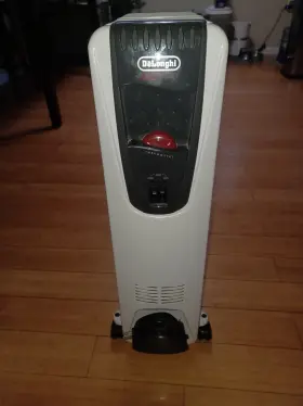 650715l Delonghi Oil Filled Radiator Heater 1500w Local Pick-up Only