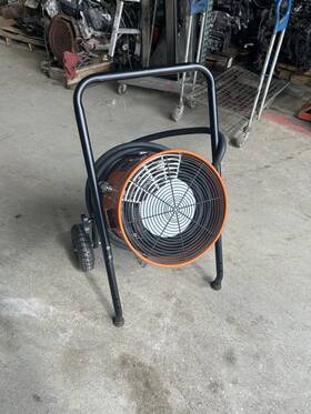 Global Industrial 653670 Portable Electric Salamander Heater With 25ftl Cable 240v 15 Kw 1 Phase 51180 Btu