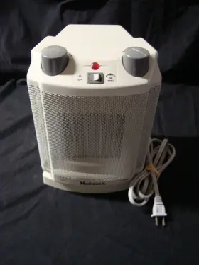Hch4077 Holmes 2 Heat Level Oscillating Portable Space Heater With 3 Fan Settings