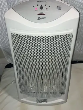 1touch Holmes Hqh309 1500 Watt Mini-tower Ceramic Heater Off White