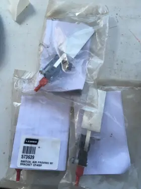 Cp400f L.b.white 573639 Lb Switch Air Proving With Bracket Lot Of 3