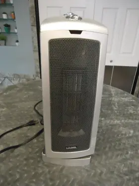 5367 Lasko 1500 Watt Oscillating Ceramic Tower Heater With Thermostat