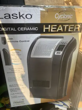 5841 Lasko Cyclonic Digital Ceramic Heater With Remote Control