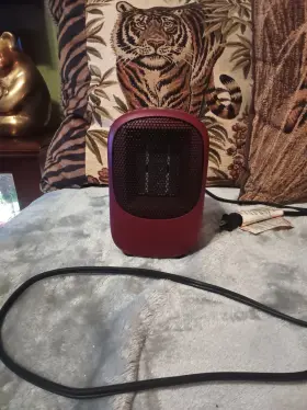 Mh-16r Mainstays Mini Ceramic Heater Maroon Color