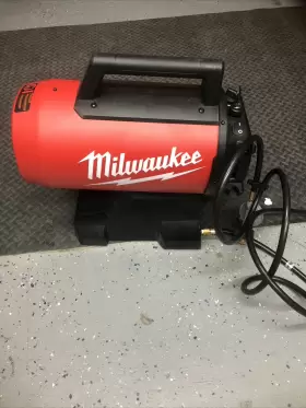 0801-20 Milwaukee M18 70 000 Btu Forced Air Propane Heater - Red/black