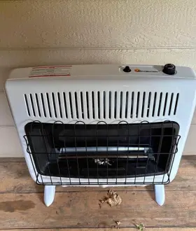 F299734 Mr. Heater 30 000 Btu Propane Blue Flame Vent-free Blower Fan