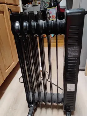 Psh07 Pelonis 1500 Watt 3 Heat Settings Oil Filled Radiator In Excellent Condition