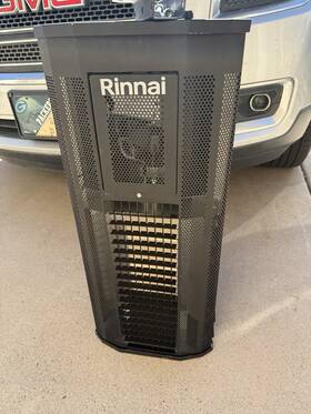 Rinnai Rsep1s25n Rsep1s25p 25000-btu Black Steel Wall-mount Liquid Propane Patio Heater