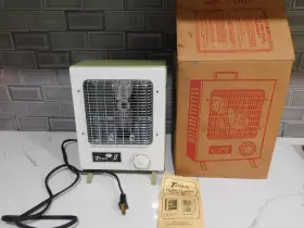 T-1112a Titan Vtg Portable Convection Heater Space Electric T-112a Fan Forced Excellent