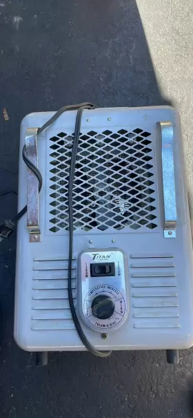 T760b1 Titan Space Heater 1300w/1500w Portable Works Great