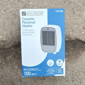 1247166 Utilitech Ceramic Personal Heater 500w White 100 Sq Ft