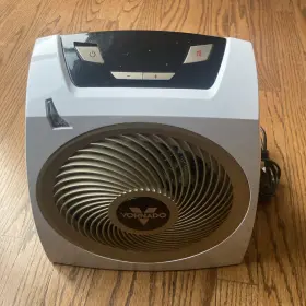Avh10 Vornado 726084766068 1500-watts White Indoor Electric Fan Forced Space Heater For Parts Only