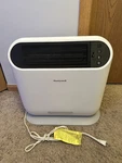 Honeywell Thermawave 6 Ceramic Space Heater - White / Very Good Used. Price: $29.99.