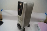 Delonghi EW6507W Safe Electric Oil Filled Radiator Heater Working Grg Used. Price: $58.00.
